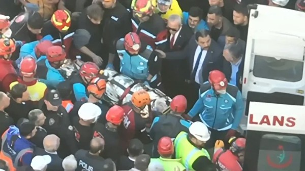 Gebze'de çöken binada ailesini kaybetmişti: Dilara'ya acı haber verildi